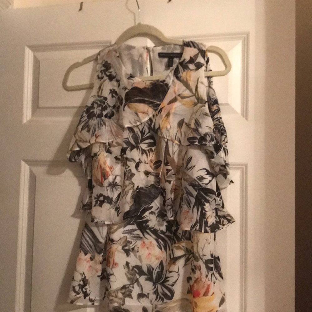 Woman’s sleeveless flowing top XS
